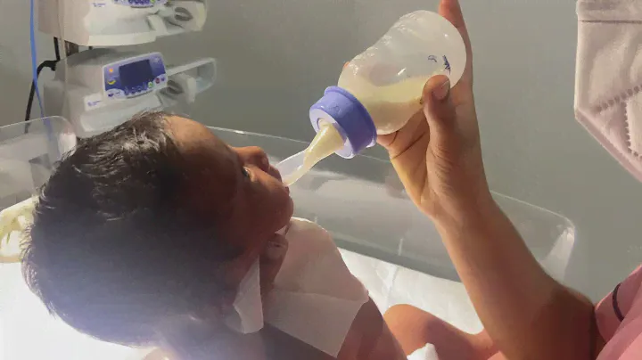 Safe bottle with spoon feeding technique for newborns !!